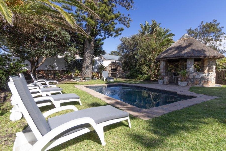 7 Bedroom Property for Sale in Westcliff Western Cape